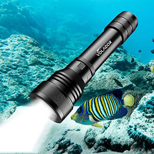 Volador Lampe sous Marine, 2000 Lumens Lampe de Plongée, Rechargeable LED Lampe Torche Etanche, 150 Mètres Lampe Plongee sous-Marine avec 2X 18650 Batterie et Chargeur